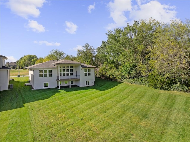 back of house featuring a yard