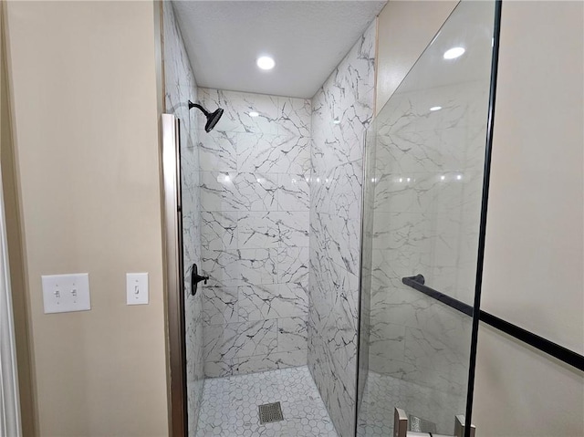 bathroom featuring tiled shower