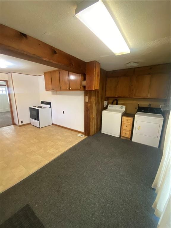 basement featuring washing machine and clothes dryer