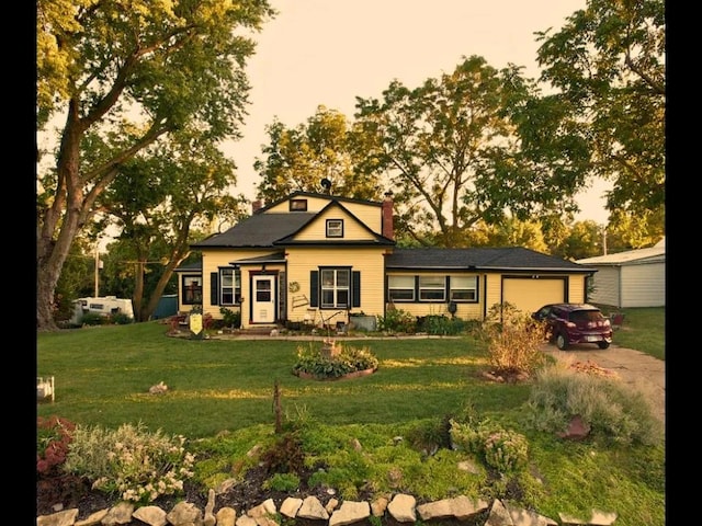 view of front of home featuring a lawn and a garage