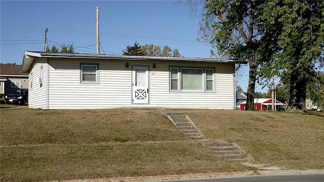 view of front of home with a front lawn