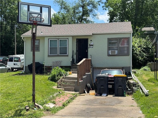 view of front of house featuring cooling unit and a front lawn