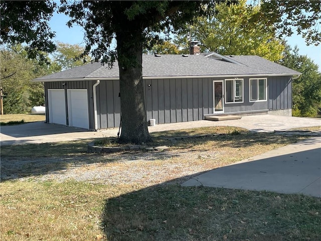 single story home featuring a garage and a front yard