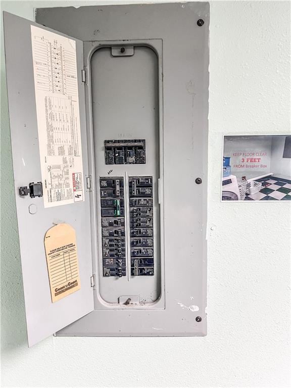 1201 S Willow St, Coffeyville, KS 67337 - utilities featuring electric panel