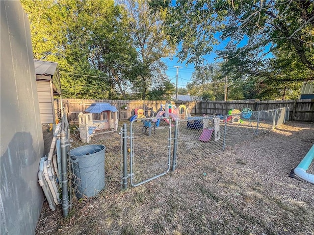 1201 S Willow St, Coffeyville, KS 67337 - view of fenced backyard