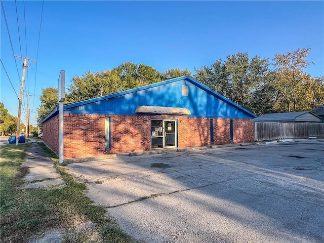 1201 S Willow St, Coffeyville, KS 67337 - view of home's exterior with brick siding