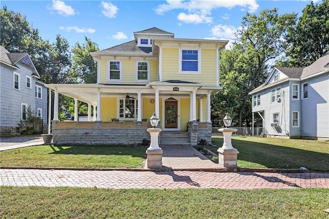 view of front of property featuring a front lawn and covered porch