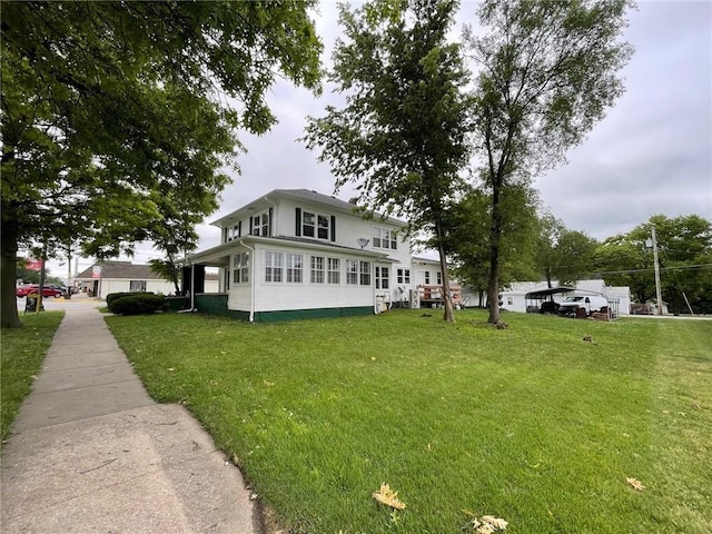 view of front facade with a front lawn