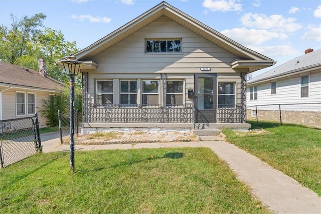 bungalow-style house featuring a front lawn