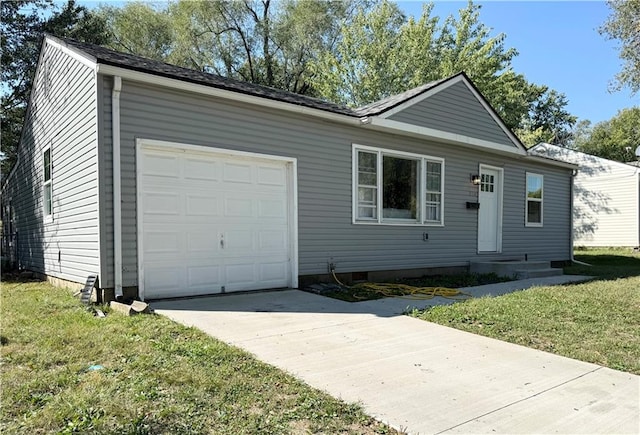 ranch-style house featuring a front lawn and a garage