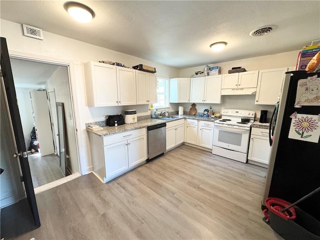 kitchen featuring stainless steel appliances, sink, white cabinetry, light hardwood / wood-style flooring, and a textured ceiling