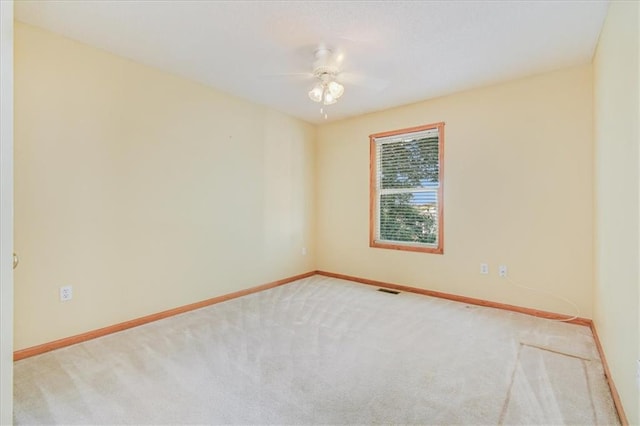 carpeted empty room featuring ceiling fan