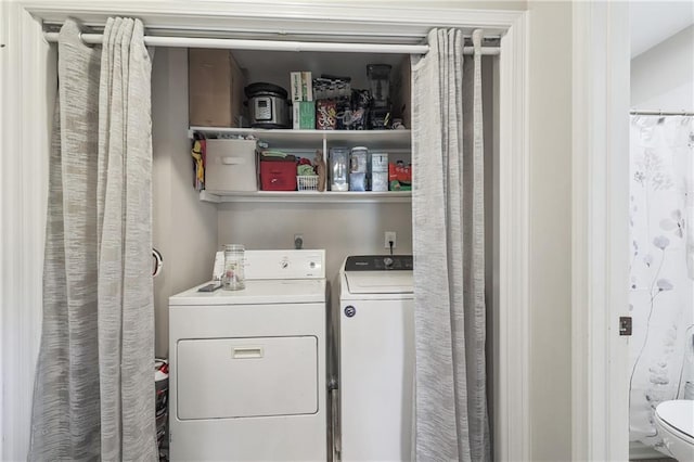 washroom featuring washing machine and clothes dryer