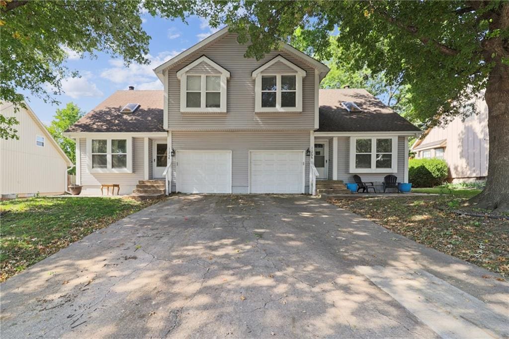 view of front facade with a garage