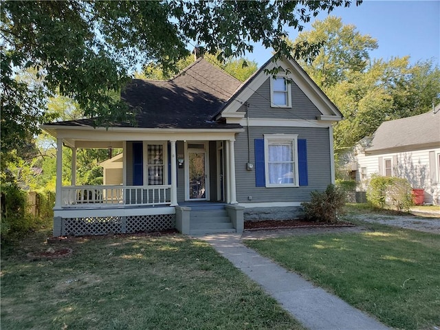 view of front of home featuring a front lawn and covered porch