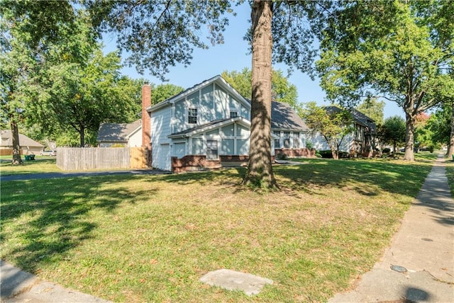 view of front of house featuring a front yard