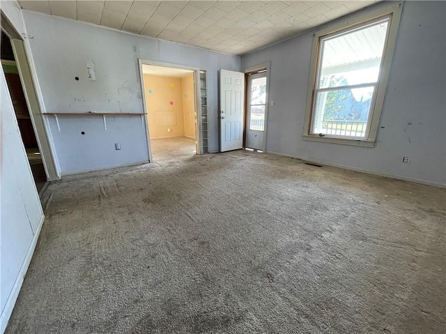 empty room featuring carpet