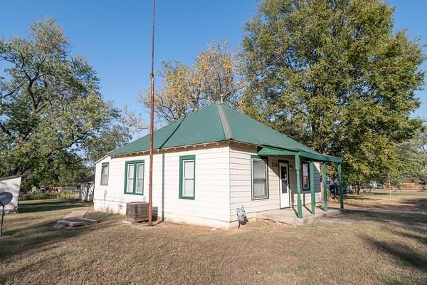 view of side of property with a yard