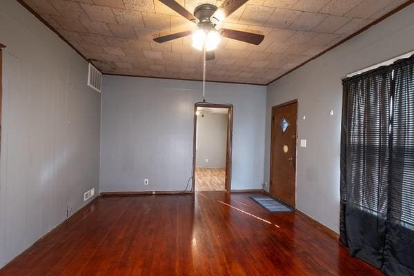 unfurnished room featuring wood-type flooring and ceiling fan