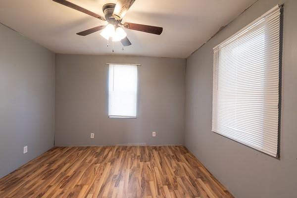 unfurnished room with wood-type flooring and ceiling fan