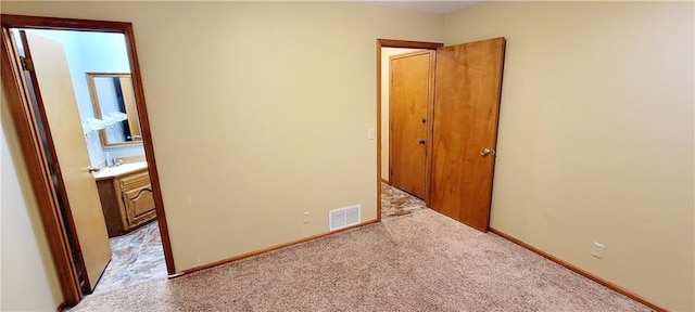 1516 E Lincoln St, Iola, KS 66749 - unfurnished bedroom featuring carpet and baseboards