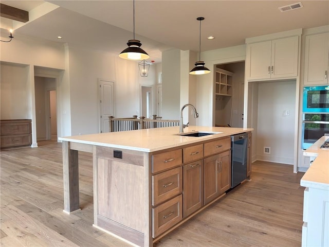 kitchen with visible vents, a sink, light wood-style flooring, and stainless steel appliances