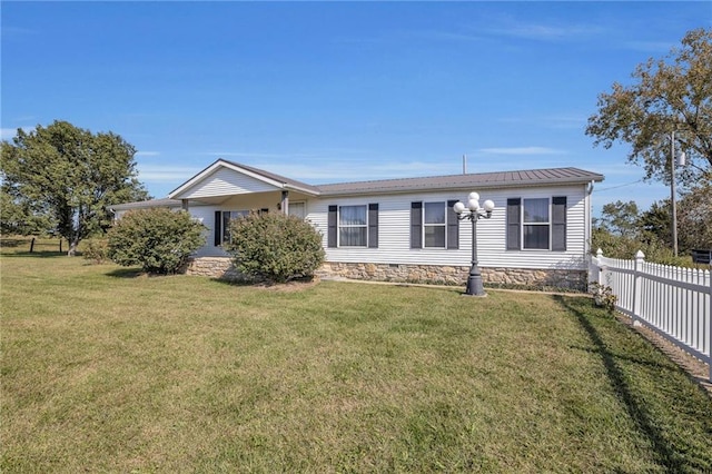 view of front of house with a front yard