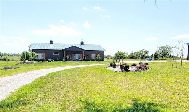 view of front of home featuring a front yard