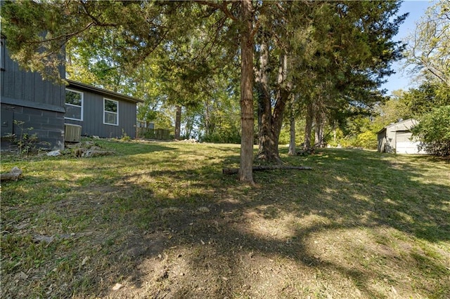 view of yard with a garage