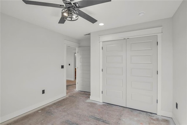 unfurnished bedroom with ceiling fan and a closet