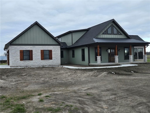 view of front of house featuring a porch