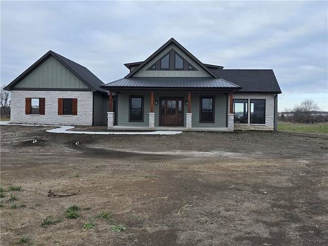 view of front of home with covered porch