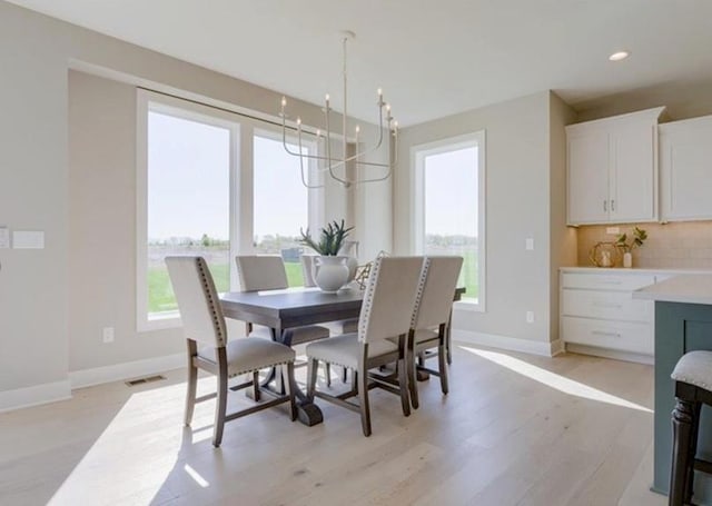 dining room with a notable chandelier, recessed lighting, visible vents, and baseboards