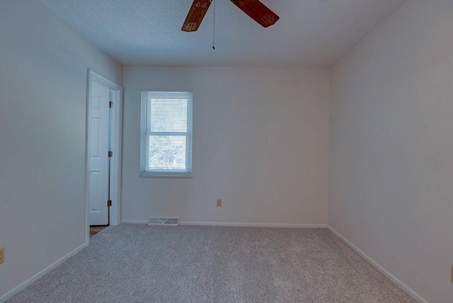 unfurnished room with light carpet and ceiling fan