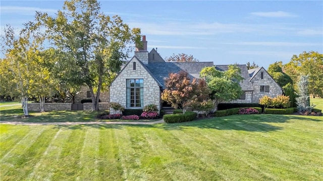 view of front facade with a front yard