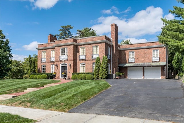 view of front of house featuring a front yard and a garage