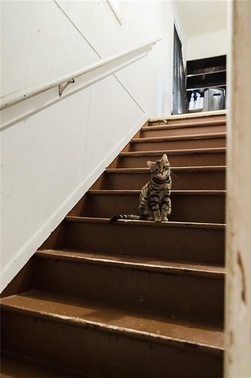929 N 7th St, Atchison, KS 66002 - view of staircase