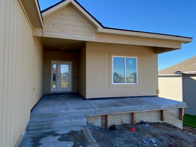 entrance to property with a patio