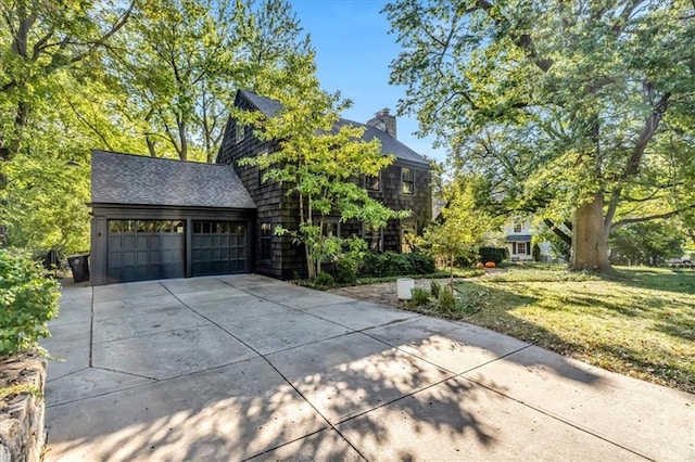 view of front of house featuring a front yard and a garage