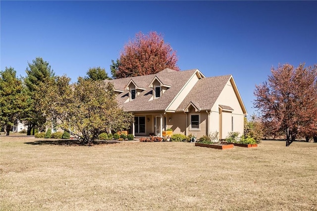 view of front facade featuring a front lawn