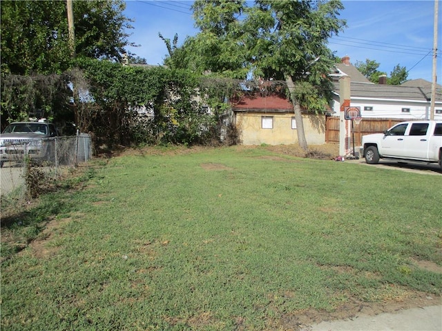 view of yard featuring fence