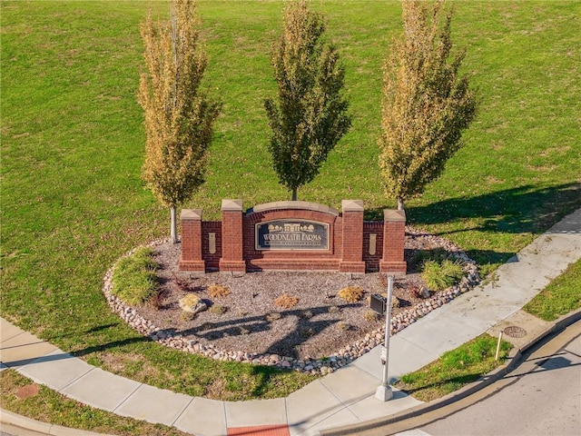 view of home's community featuring a lawn