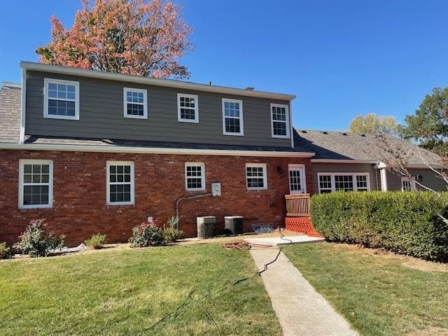 view of front of home with a front lawn