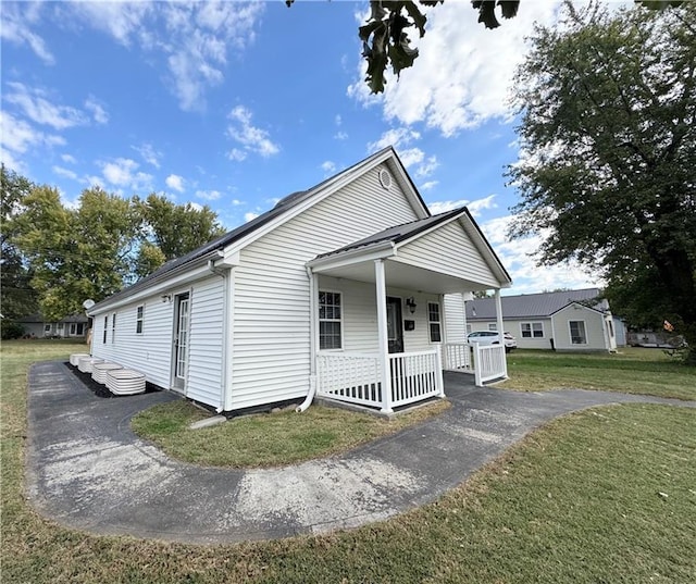 view of front of property with a porch and a front yard