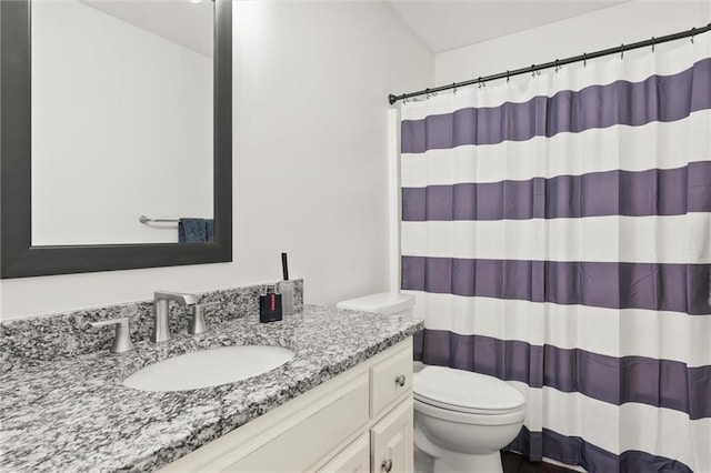 bathroom with a shower with curtain, vanity, and toilet