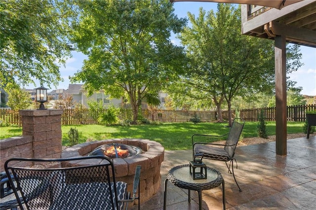 view of patio featuring an outdoor fire pit