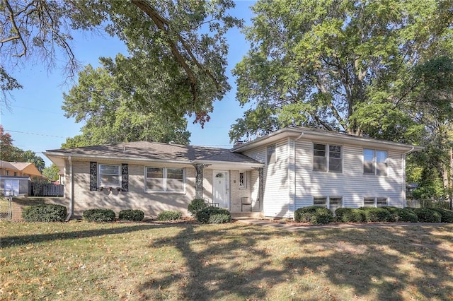 split level home featuring a front yard