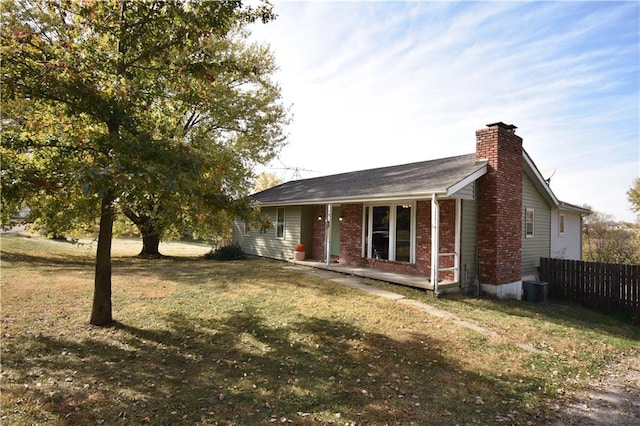 single story home featuring a front yard