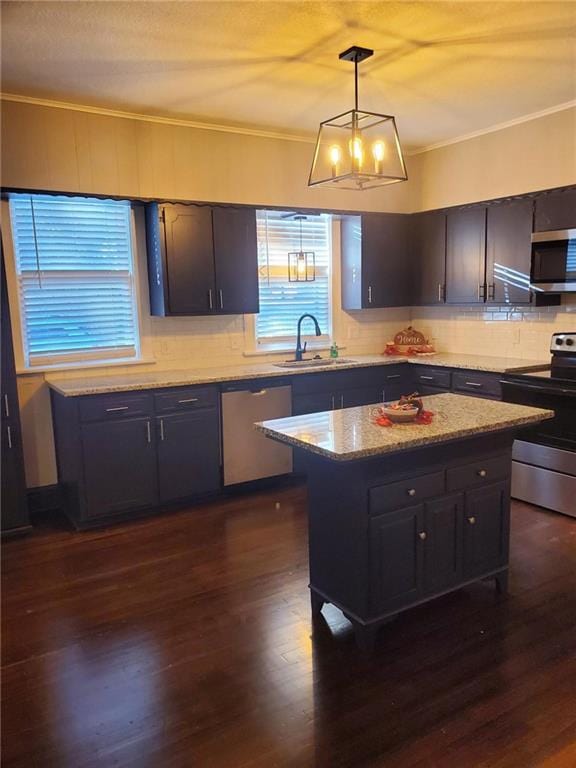 kitchen featuring a kitchen island, ornamental molding, dark hardwood / wood-style floors, sink, and stainless steel appliances