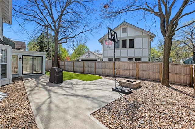 view of patio featuring a fire pit